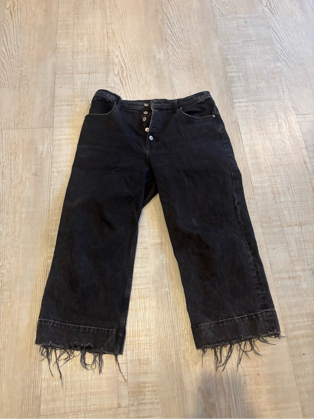 Abercrombie & Fitch Black Straight-Leg Cropped Jeans